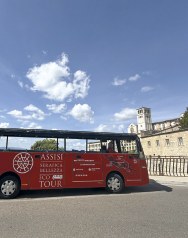 Autobus turistico ad Assisi